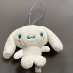 ホワイトうさぎ ストラップ付きぬいぐるみ　シナモロール