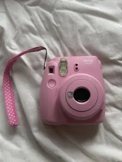 FUJIFILM instax mini 8+ 本体 色ストロベリー