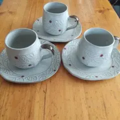 葉模様のカップとソーサーセット 3客