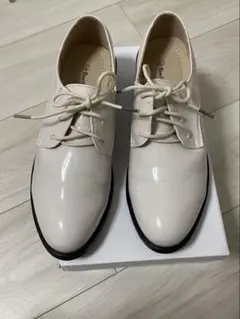 ホワイト レースアップシューズ
