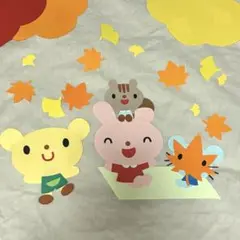 秋の壁面 いちょうともみじと動物たち