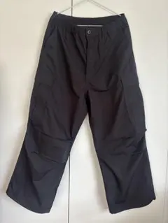 黒のカーゴパンツ ゴムウエスト 4ポケット