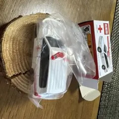 非売品 トミカ 2022日本赤十字社 トヨタ ランドクルーザー