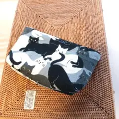 猫プリントの布製ポーチ