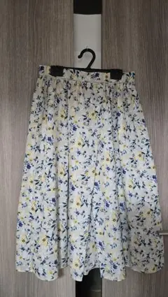 COMME CA ISM 花柄 スカートのサムネイル