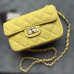 キルティングチェーン本革バッグ