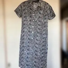 ネイビーとホワイトの花柄 半袖シャツワンピース