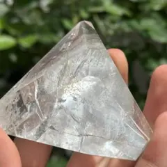 天然石水晶の置物　原石m.102