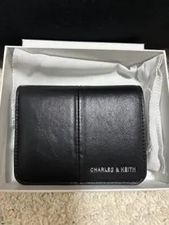 CHARLES & KEITH ブラック二つ折り財布