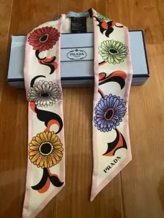 PRADA シルク100% 総柄 大判 スカーフ ストール イエロー×ブラック PRADA シルク100% 総柄 大判 スカーフ ストール イエロー×ブラック