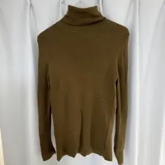 UNIQLO タートルネックセーター オリーブ