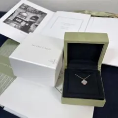 Van Cleef & Arpels スウィートアルハンブラペンダント