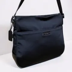 コーチ　ワンショルダーバッグ　ナイロン　メタルロゴ　肩掛け　ブラック　黒