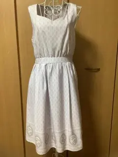 アクシーズファムPOETIQUE メルヘン柄ノースリーブワンピース