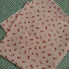 いちごプリント綿生地 ピンク