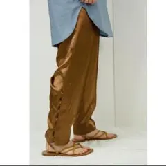 サテン スラックス