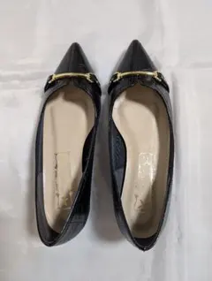 型押しビット付き　ポインテッドトゥ　パンプス