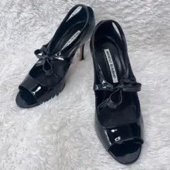 人気✨マノロブラニク リボン エナメル サンダル ミュールのサムネイル