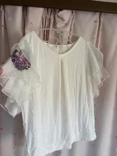 フリル袖刺繍付きホワイトシャツのサムネイル