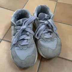 New Balance グレー スニーカー