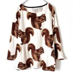 イーペ　カットソー　トップス　綿100% ベージュ　総柄　リス　クルーネック