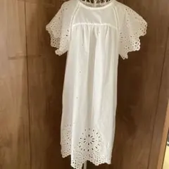 更に値下げ　新品　ユナイテッドアローズ　刺繍カットワークチェニック　フリーサイズのサムネイル