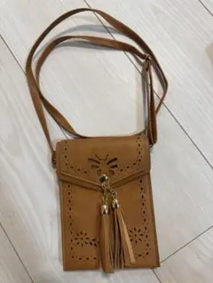 タッセル付きブラウンスマホショルダーバッグ
