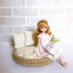 ⭐️人形用ラウンドベッド 円形ソファ【薄茶色】リカちゃん　直径18㎝のサムネイル