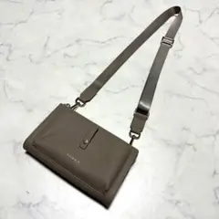 美品　トッカTOCCA WALKMULTI BAG ショルダーバッグ　ベージュ系のサムネイル