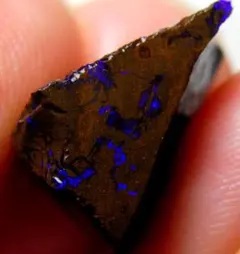 13.35 cts 天然 ボルダーオパール 原石 未研磨 鉱物標本