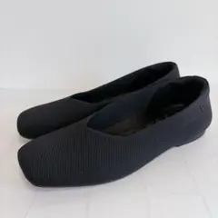 美品！VIVAIA フラット Vカット ニット 23.5 黒 パンプス スクエア