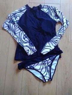 フラワーパターン ネイビー ラッシュガードセット