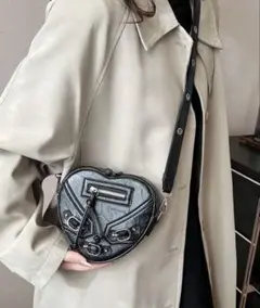ハート型 ブラック ショルダーバッグ