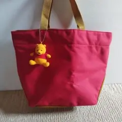 クマのPoohさんトートバッグ ぬいぐるみチャーム付きのサムネイル