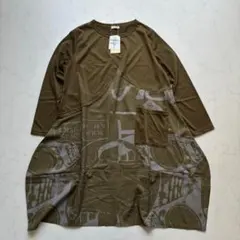 新品✨Agrigento 膝丈ワンピース 英字 総柄 カーキ M〜L（H21）