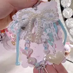 紐付きリボン　ビーズストラップ水色