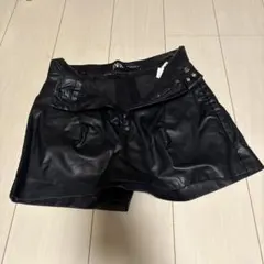 ZARA 合成皮革 ショートパンツ