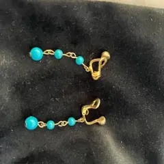 鮮やかブルー✨ 揺れる 3連 ビーズ イヤリング ゴールド ヴィンテージ風