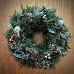 コットンと賑やかな森のクリスマスリース　シャリンバイ　野バラの実 コットンと賑やかな森のクリスマスリース シャリンバイ 野バラの実