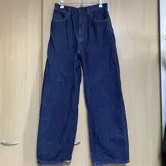 ユニクロ　68.5センチ　ワイドフィットカーブジーンズ