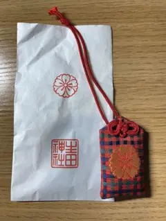 ファミリア　生田神社　お守り　育守　チェック赤のサムネイル