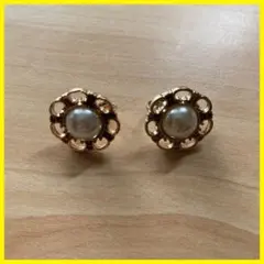 ゴールドトーン花形イヤリング