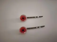 赤い目玉 デザイン ヘアピン 2個セット