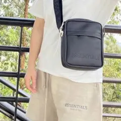 大人気！！FOG エッセンシャルズショルダーバッグ 男女兼用 ブラック 黒