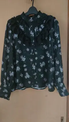 axes femme レトロオーナメントバラ柄ブラウス