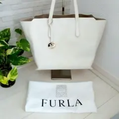 美品♡FURLA レザートートバッグ♡ホワイト♡チャーム付き♡大きめ
