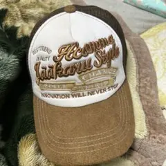 刺繍入りトラッカーキャップ