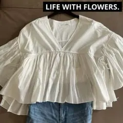 LIFE WITH FLOWERS. Vネック ワイドギャザーブラウス 匿名送込のサムネイル