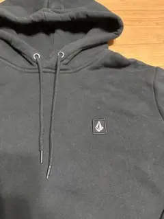 Volcom ブラック フード付きパーカー