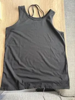 大きいサイズ ストラップ付き黒タンクトップ 3L